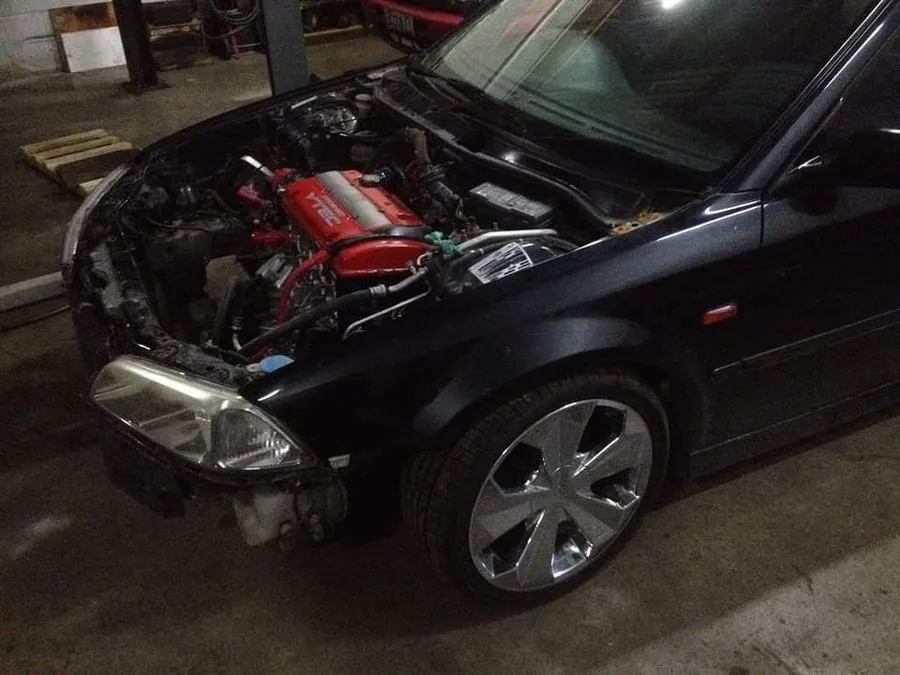 A VTEC engine swap going back together at the workshop